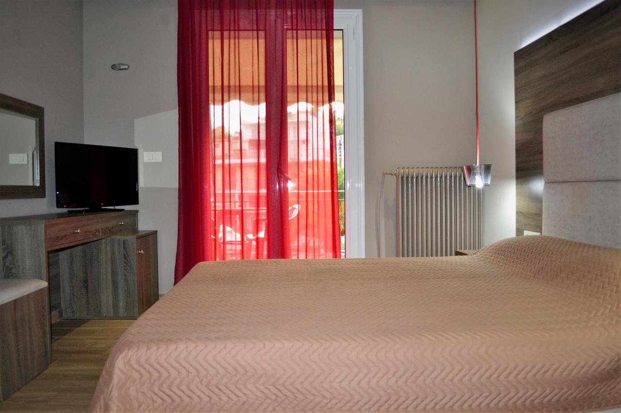 Ritsas Hotel 托隆 外观 照片