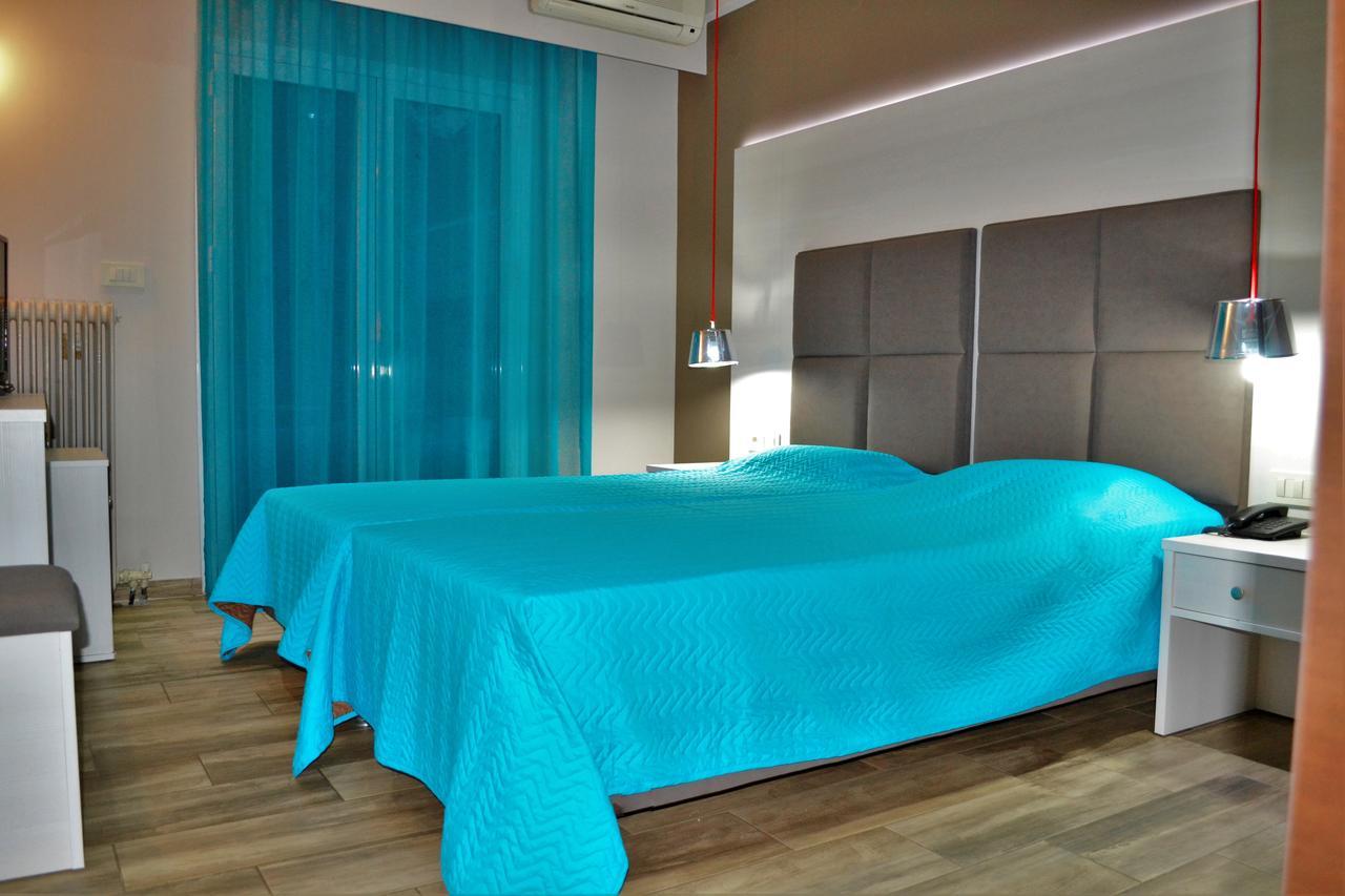 Ritsas Hotel 托隆 外观 照片